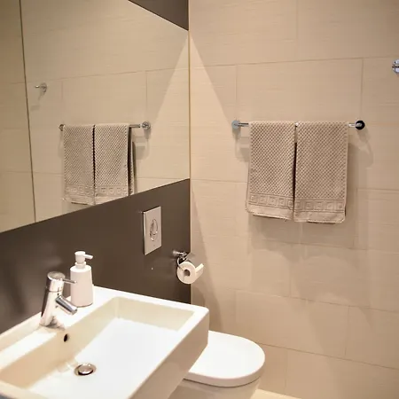 Apartment Meos 3 -zentrum-hofblick-gym-netflix